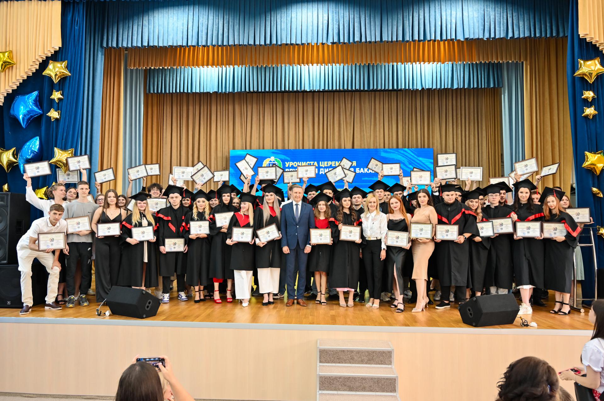 Випуск бакалаврів-2024: вручення дипломів
