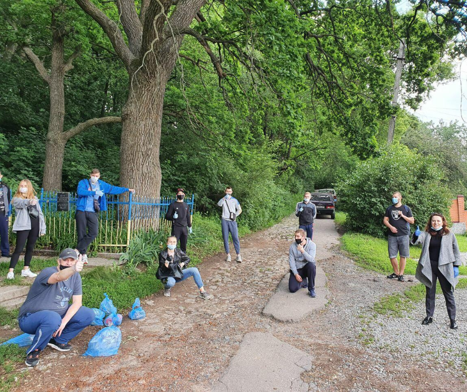#ECOlympic: Students and Teachers Clean Around Shevchenko’s Oak