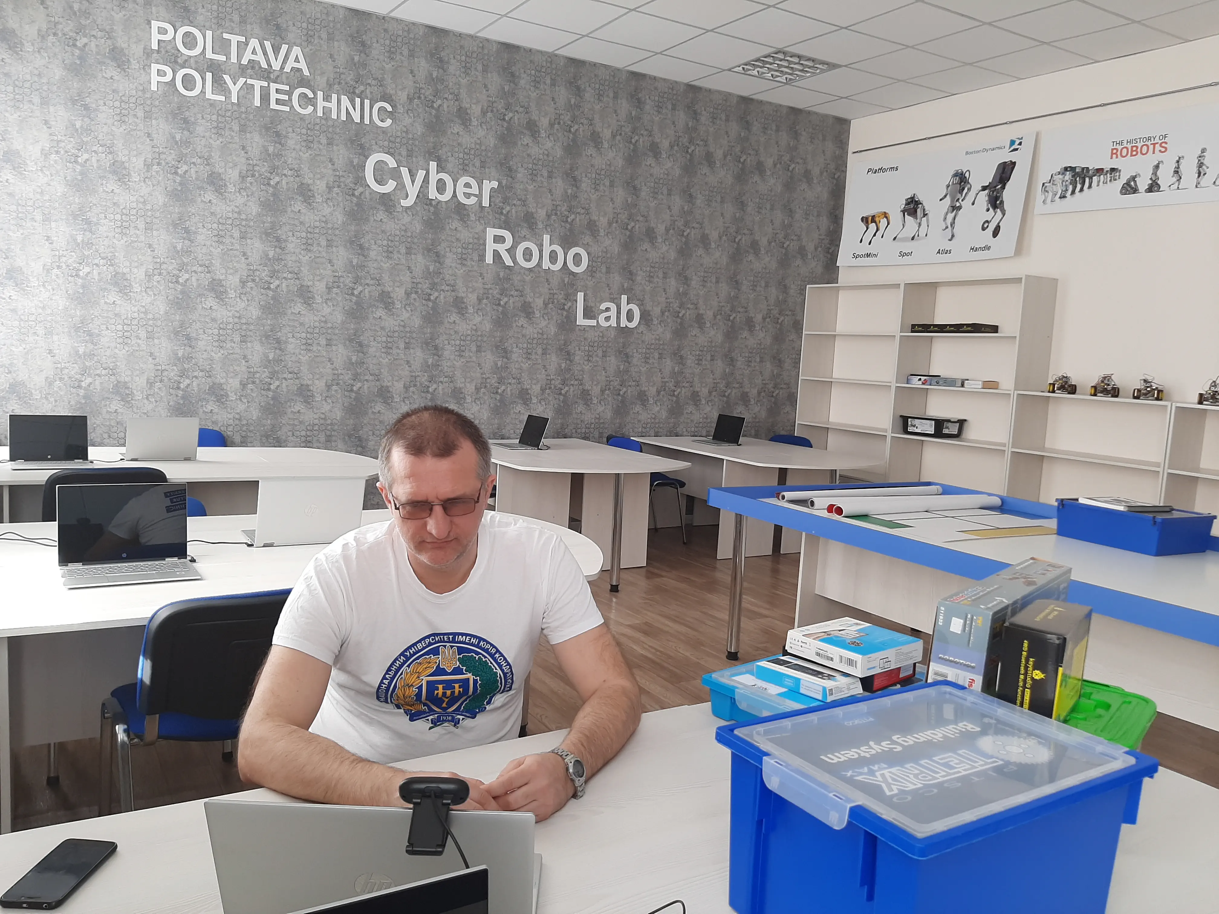У лабораторії CyberRoboLab  провели практичний вебінар з робототехніки для викладачів Полтавщини