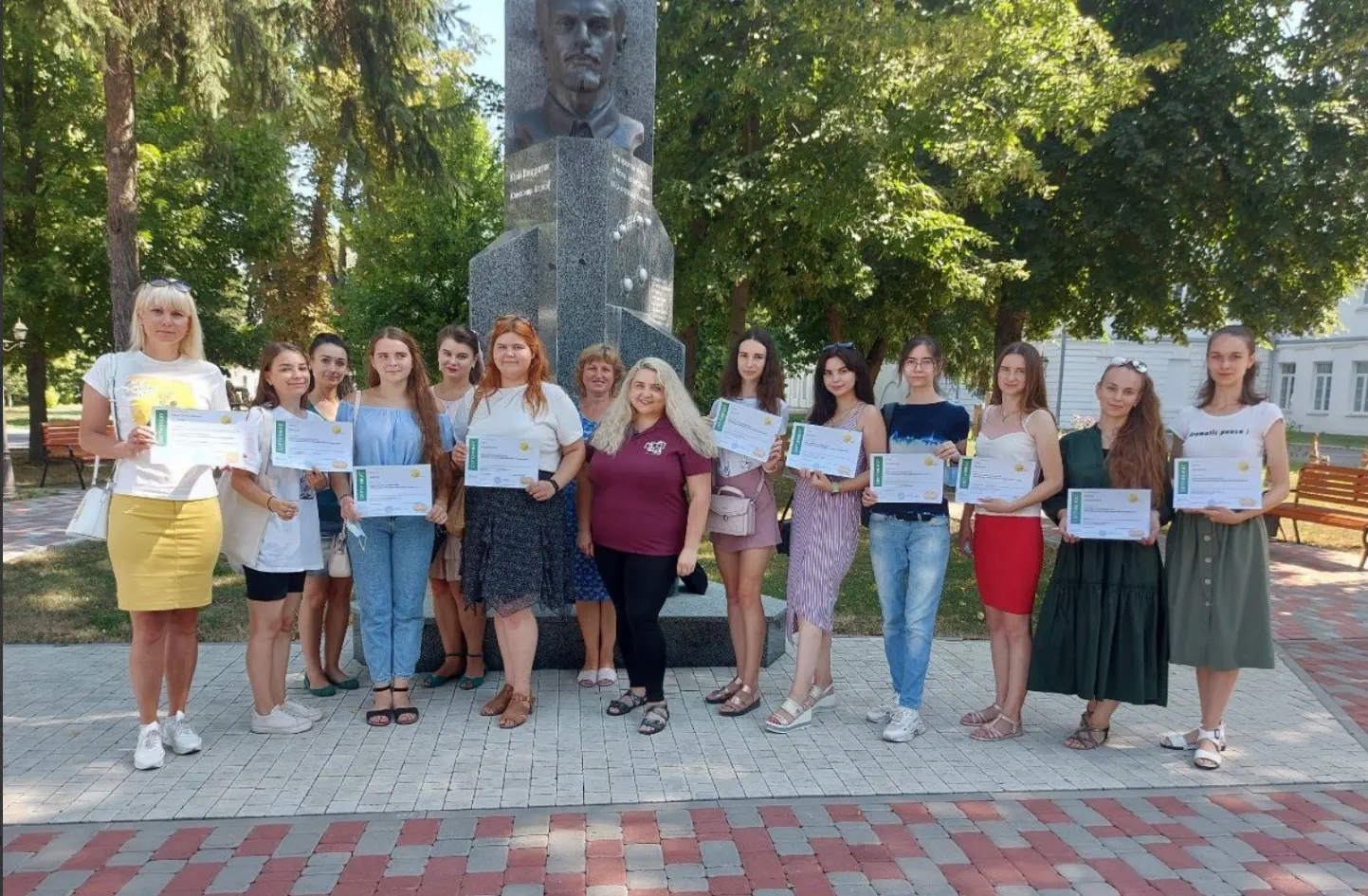 Scientists and students receive certificates of “M.E.Doc” users