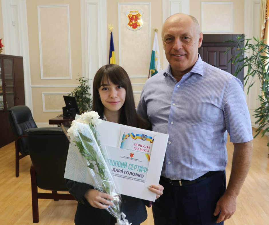 Студентка-чемпіонка з пауерліфтингу нагороджена Почесною грамотою Полтавської міськради