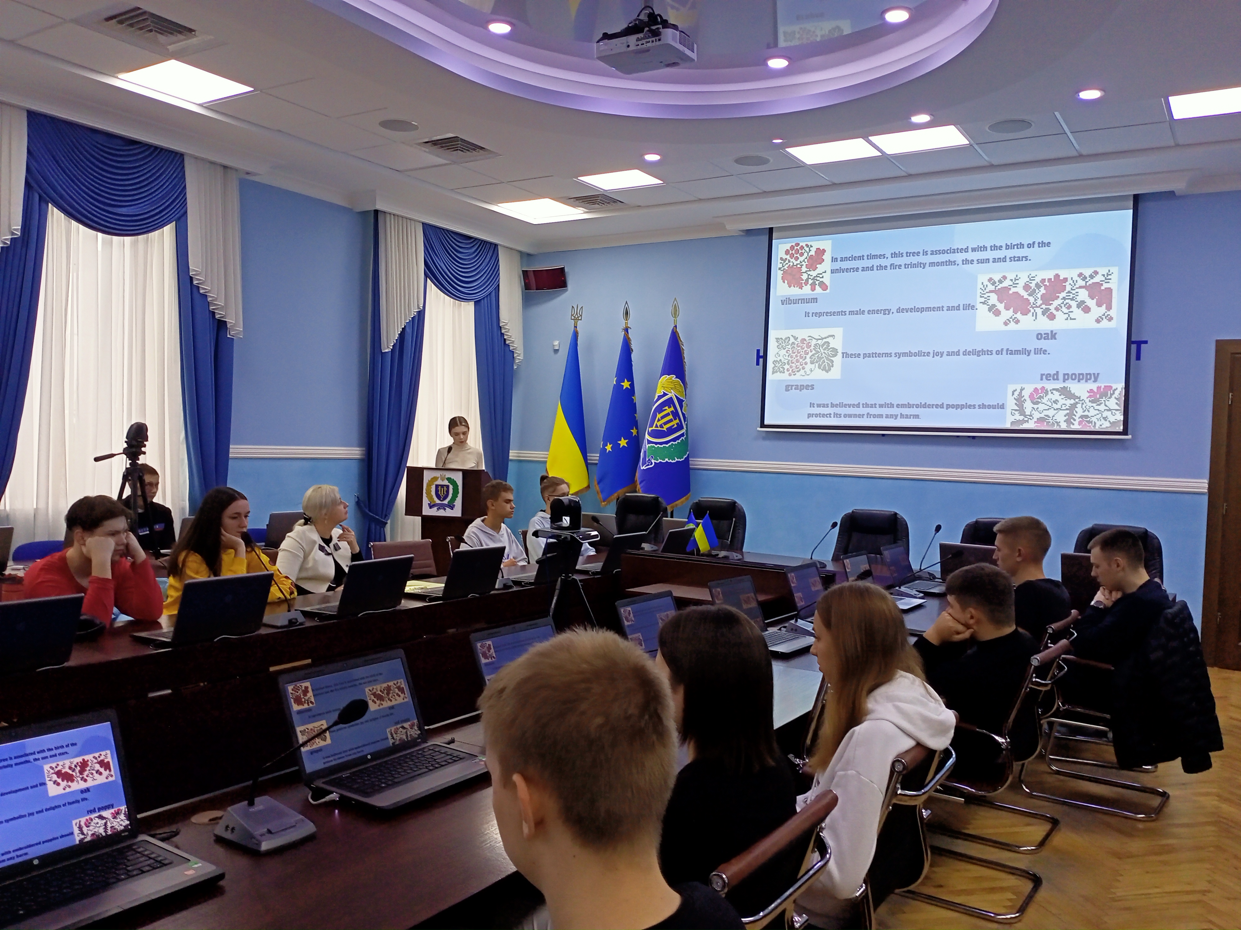 Як розповісти світу про Україну: учасники наукового гуртка обговорили особливості перекладу українських реалій іноземними мовами 