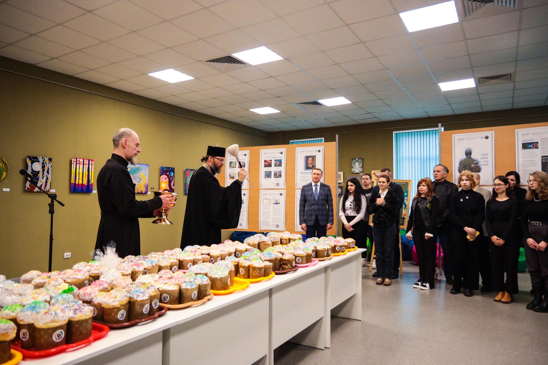 Metropolitan Fedir of Poltava and Kremenchuk consecrated the Easter presents of the Polytechnic for defenders