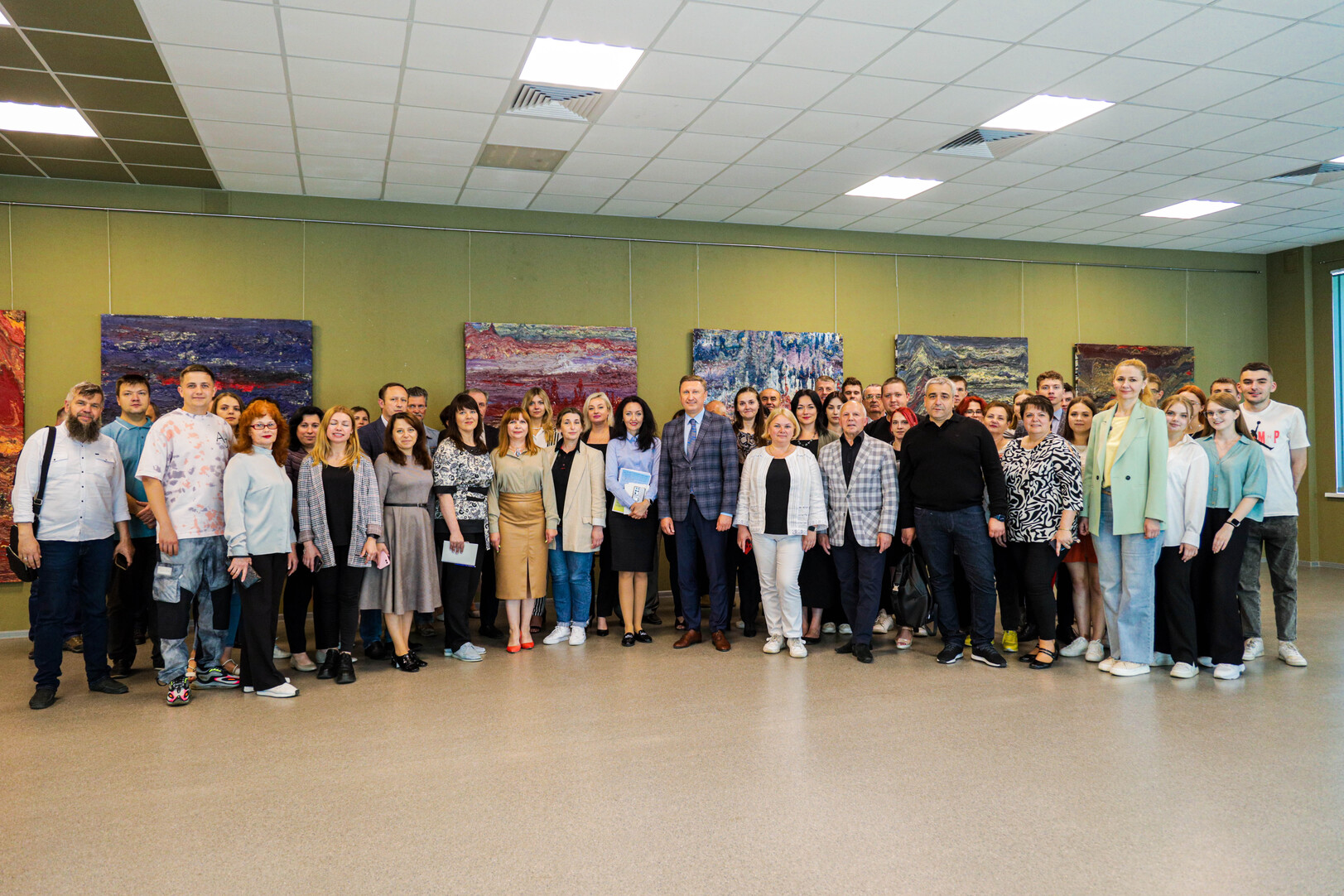 Finissage of Max Vityk's charitable art project "History of Planet Earth" is held at the Poltava Polytechnic