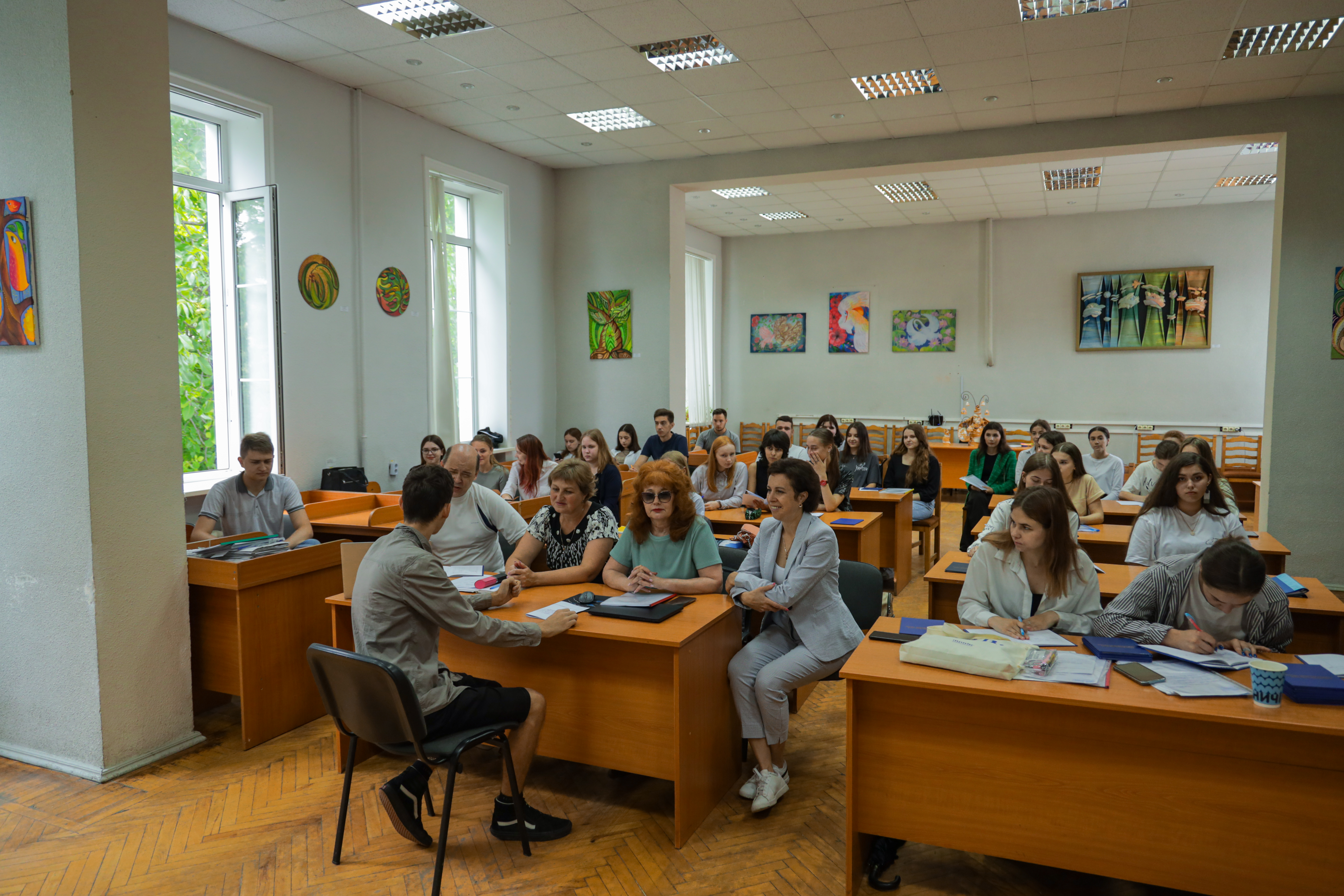 Студенти спеціальності 029 Інформаційна, бібліотечна та архівна справа успішно пройшли практику на базі державних установ та університету 