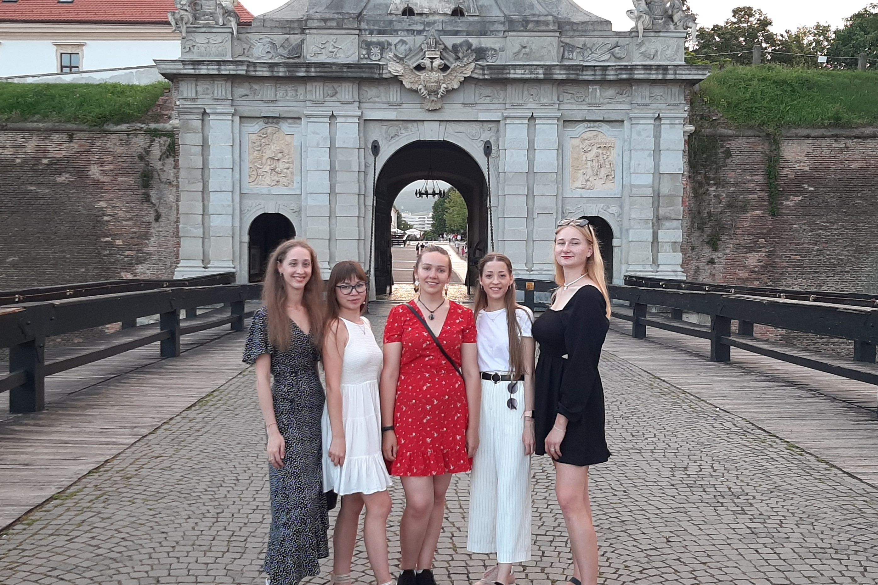 П’ятеро студенток-філологів проходять практику в міжнародному відділі румунського університету-партнера