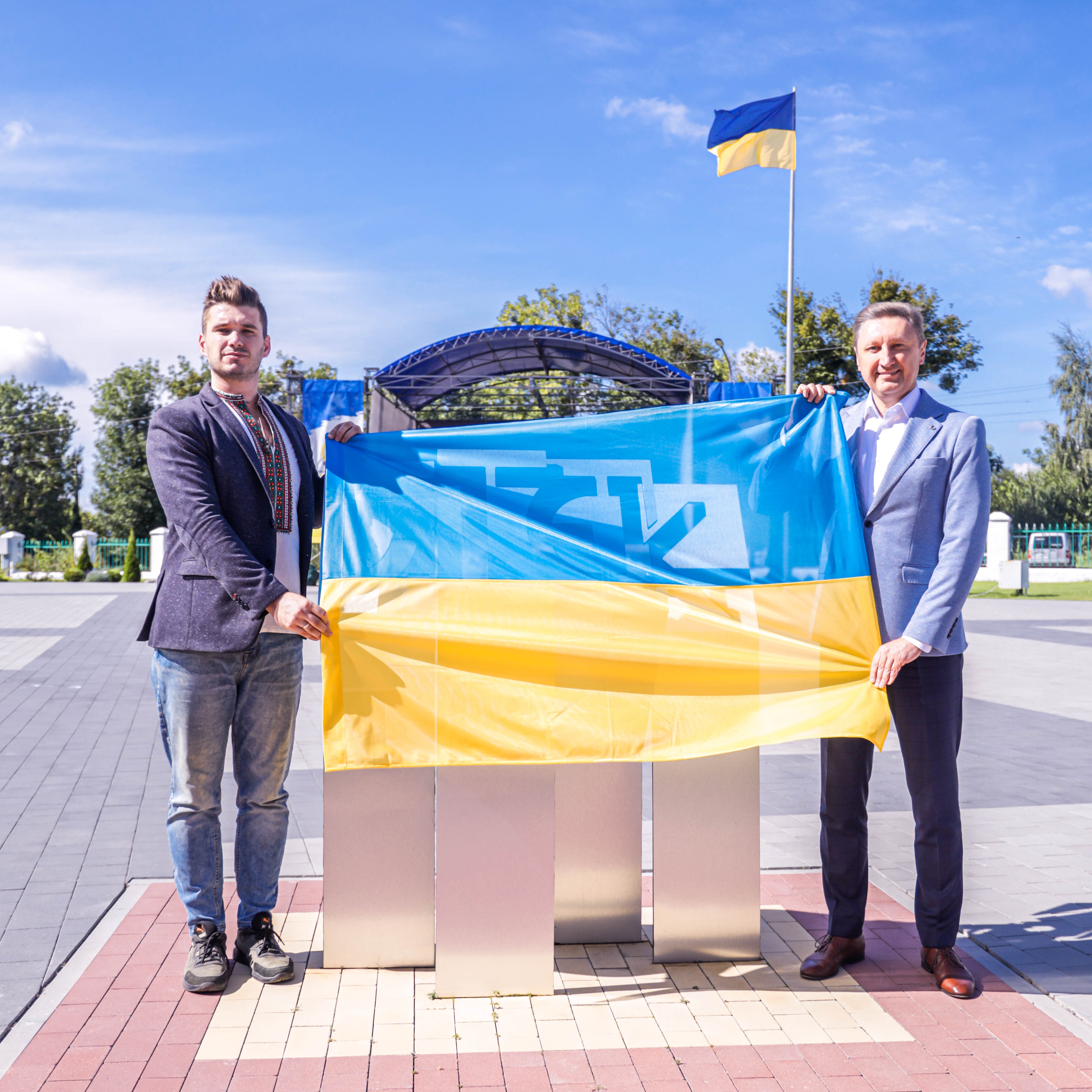 Вітання з Днем Державного Прапора України!