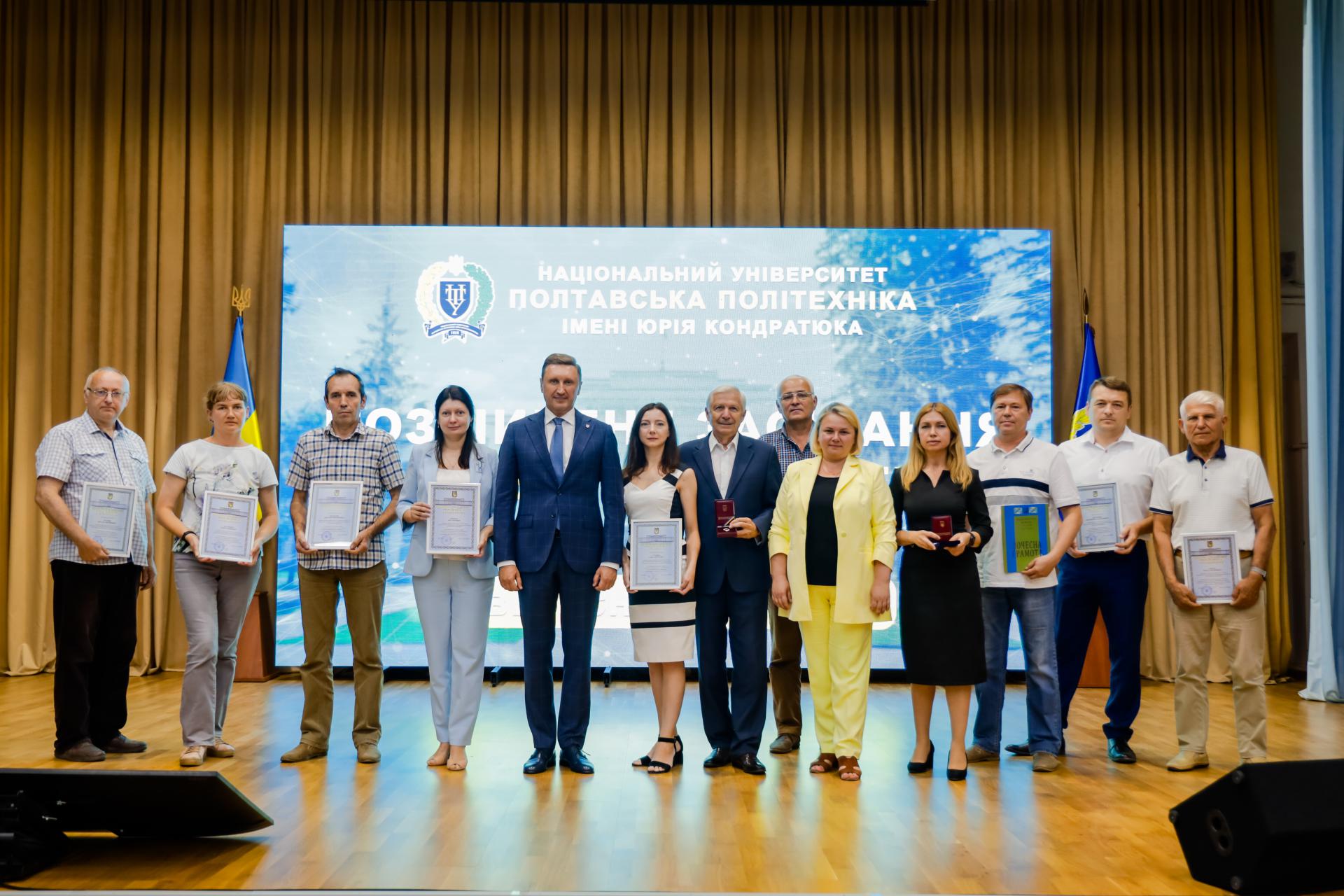 Шістнадцять співробітників університету та коледжу нафти і газу нагороджені відзнаками Міністерства освіти і науки України