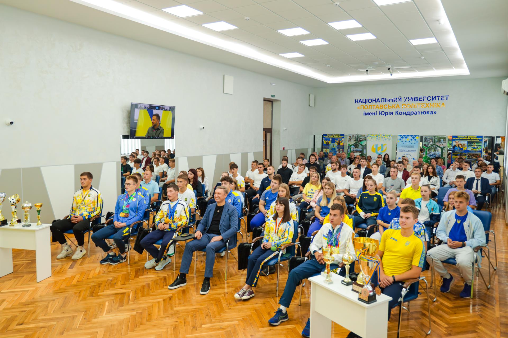 Президент України поспілкувався і нагородив студентів Полтавської політехніки 