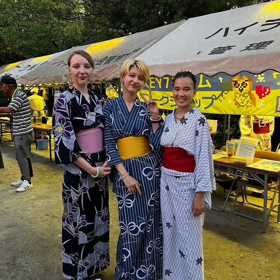 Студентка-художниця провела благодійний ярмарок в Японії на підтримку українських захисників