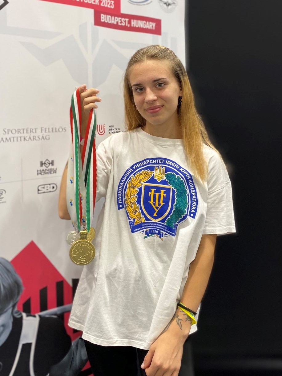 Студентка ФФКС Валерія Конюхова стала чемпіонкою Європи з пауерліфтингу серед дівчат