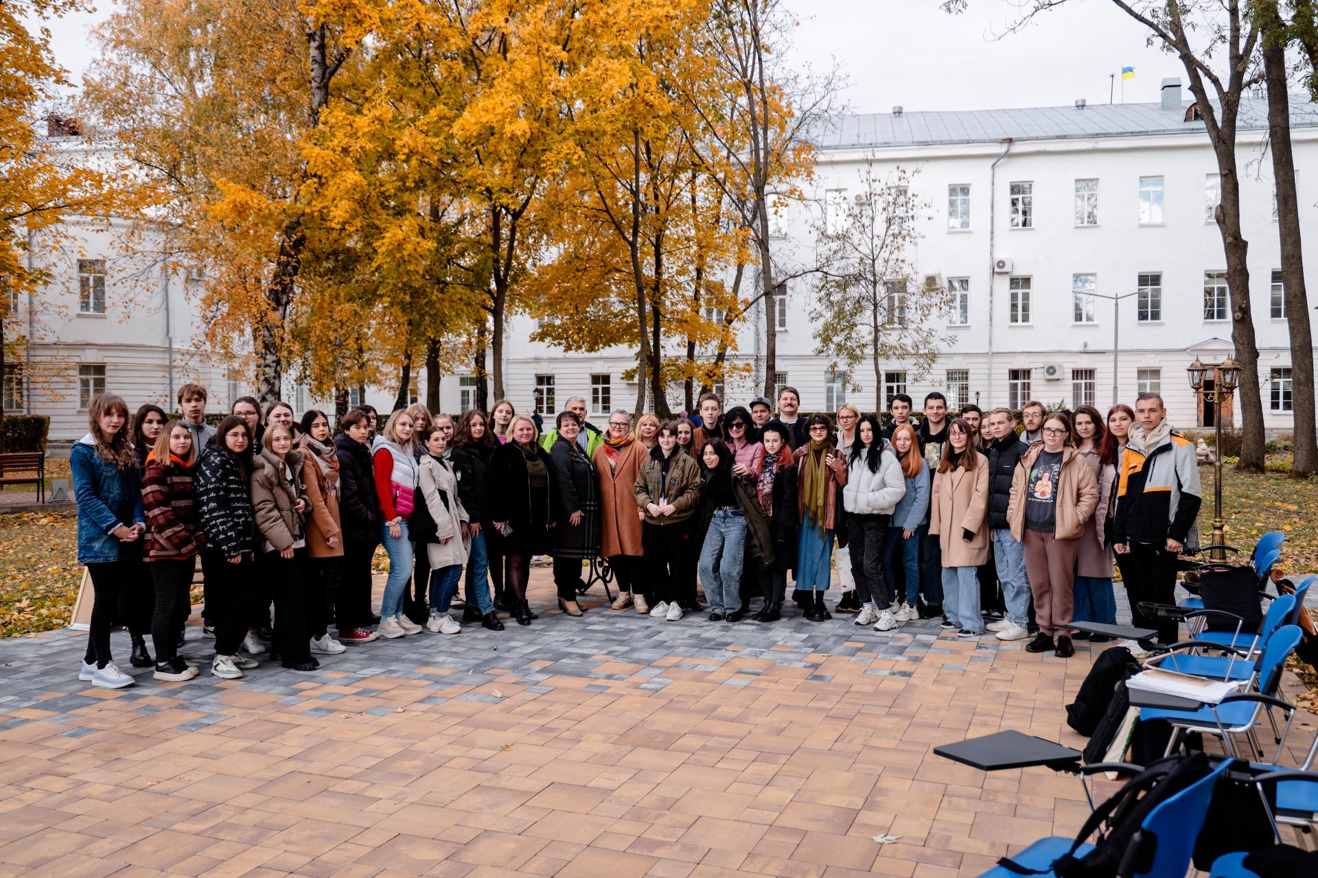 Student artists compete in quick drawing techniques at the All-Ukrainian Plein Air “Autumn...