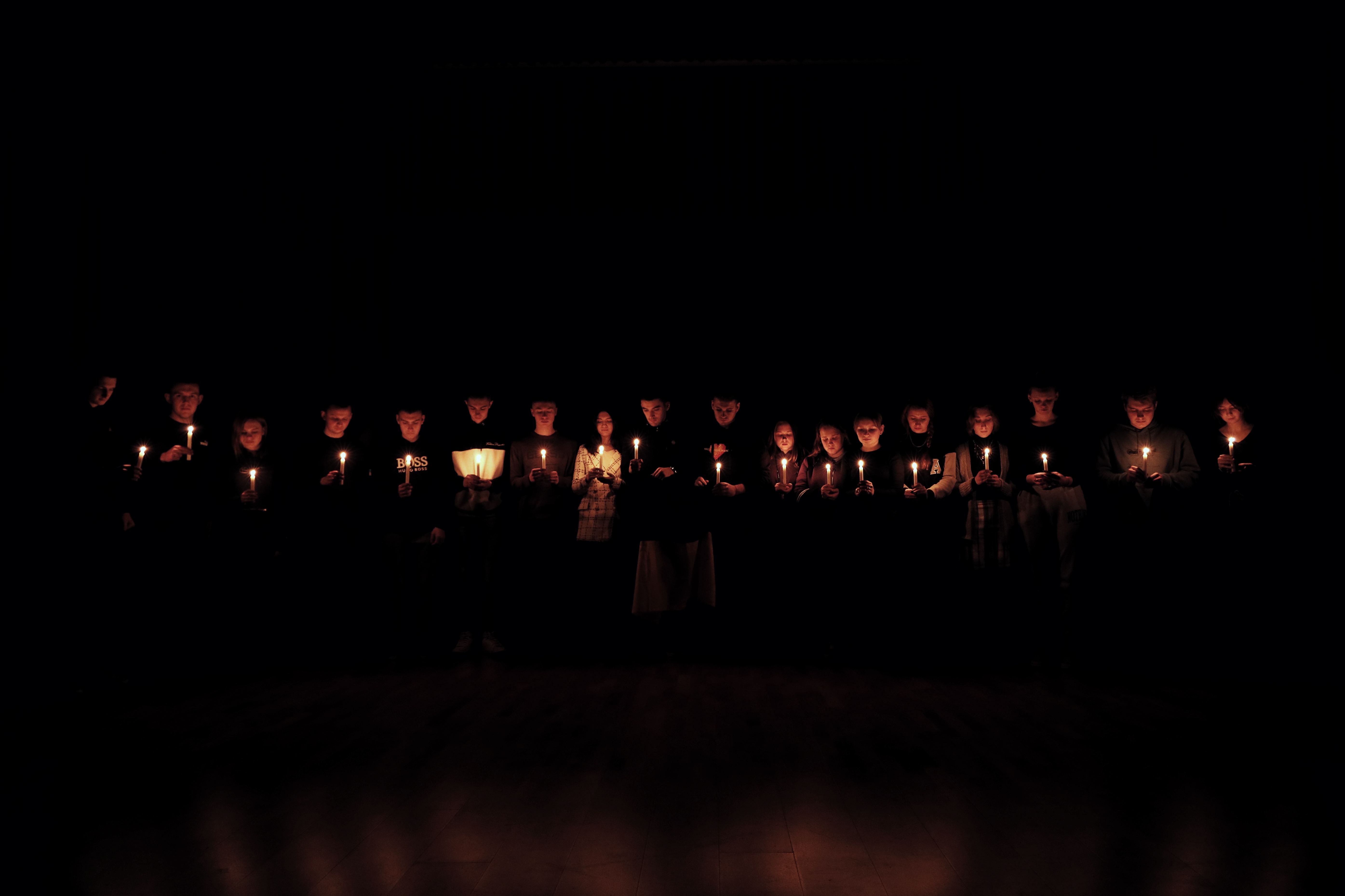 «ПАМ’ЯТАЄМО. ЄДНАЄМОСЯ. ПЕРЕМОЖЕМО»: студенти політехніки запалили свічки пам’яті за жертвами Голодомору