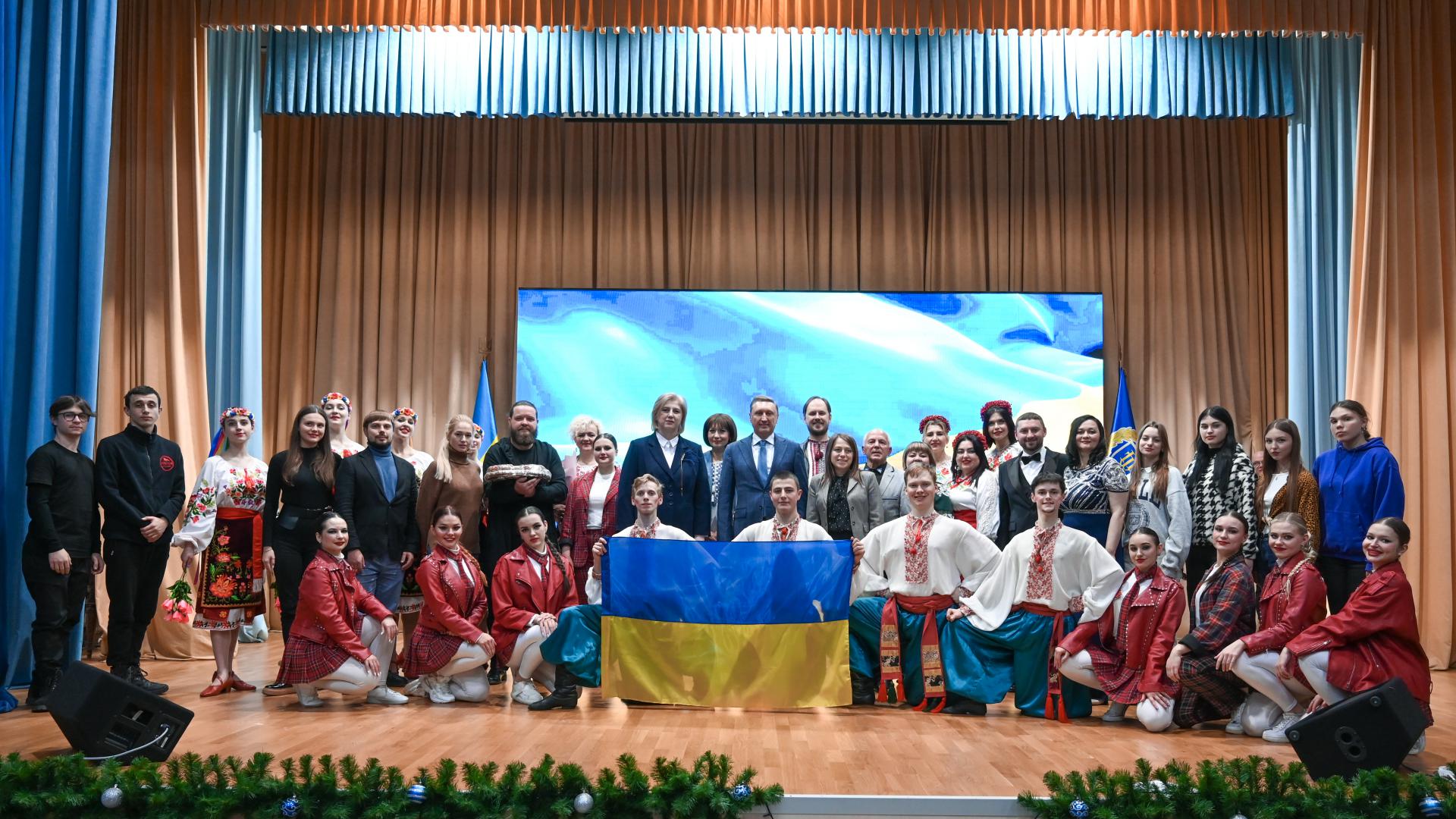 «Шлях до Перемоги»: Харківська державна академія культури подарувала концерт-вітання