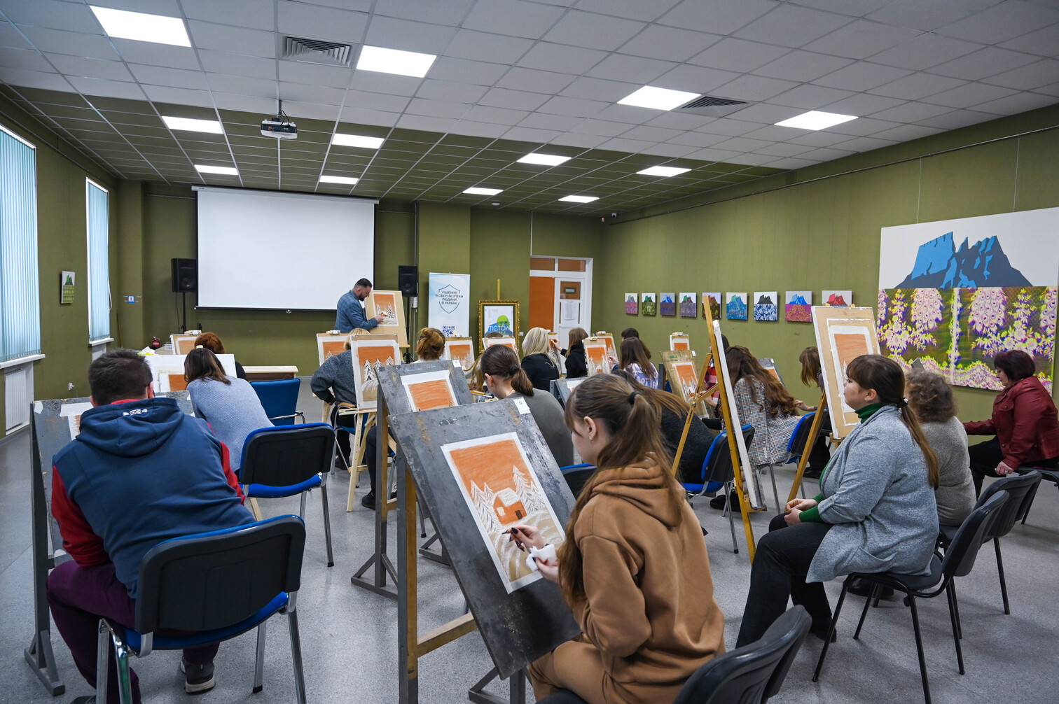 Викладач Юрій Бернацький провів арт-терапевтичне заняття для співробітників університету 