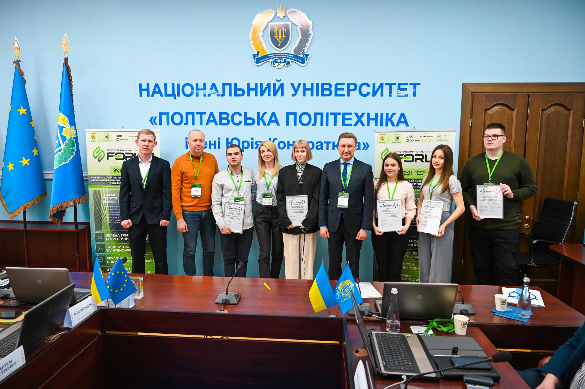 Students receive certificates for personalised scholarships from Ukrnafta