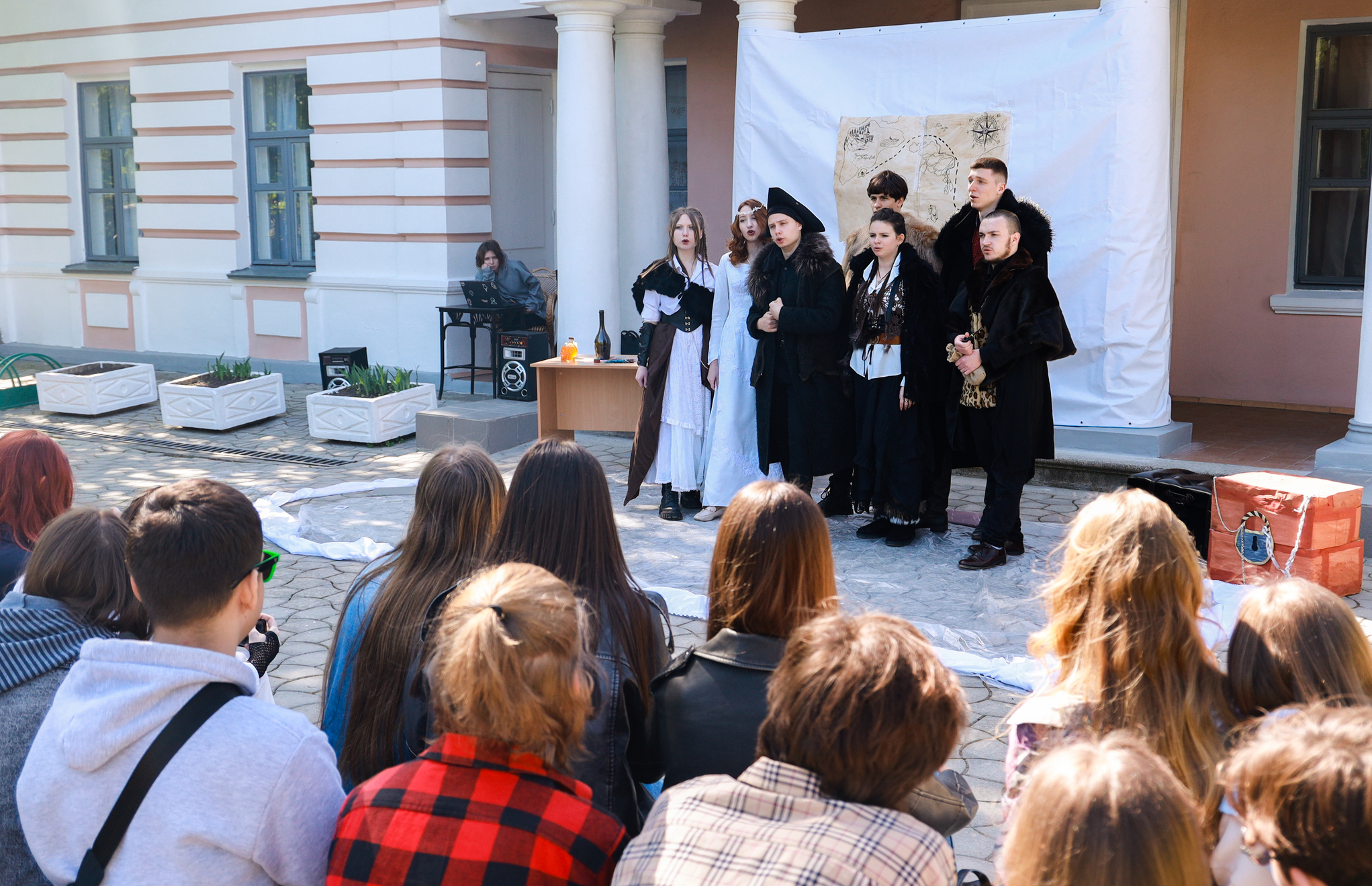 Студентський театр «Carpe Diem» зіграв свою нову виставу у літературно-меморіальному музеї...