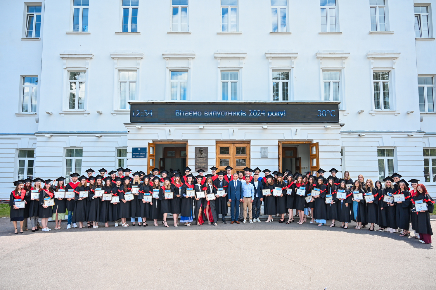 Понад 800 випускників Полтавської політехніки отримали дипломи бакалаврів