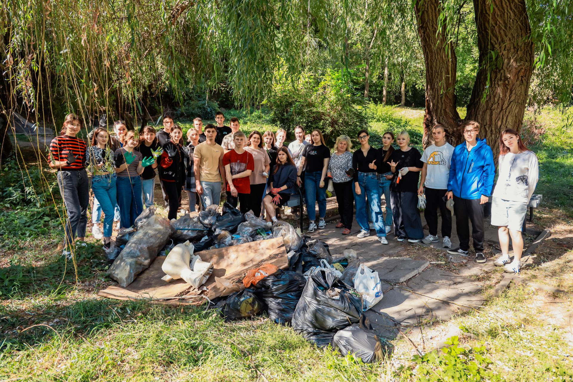 Poltava Polytechnic’s ecologists join the celebration of World Cleanup Day by holding a cleanup near the well-known Marusia Churai Spring