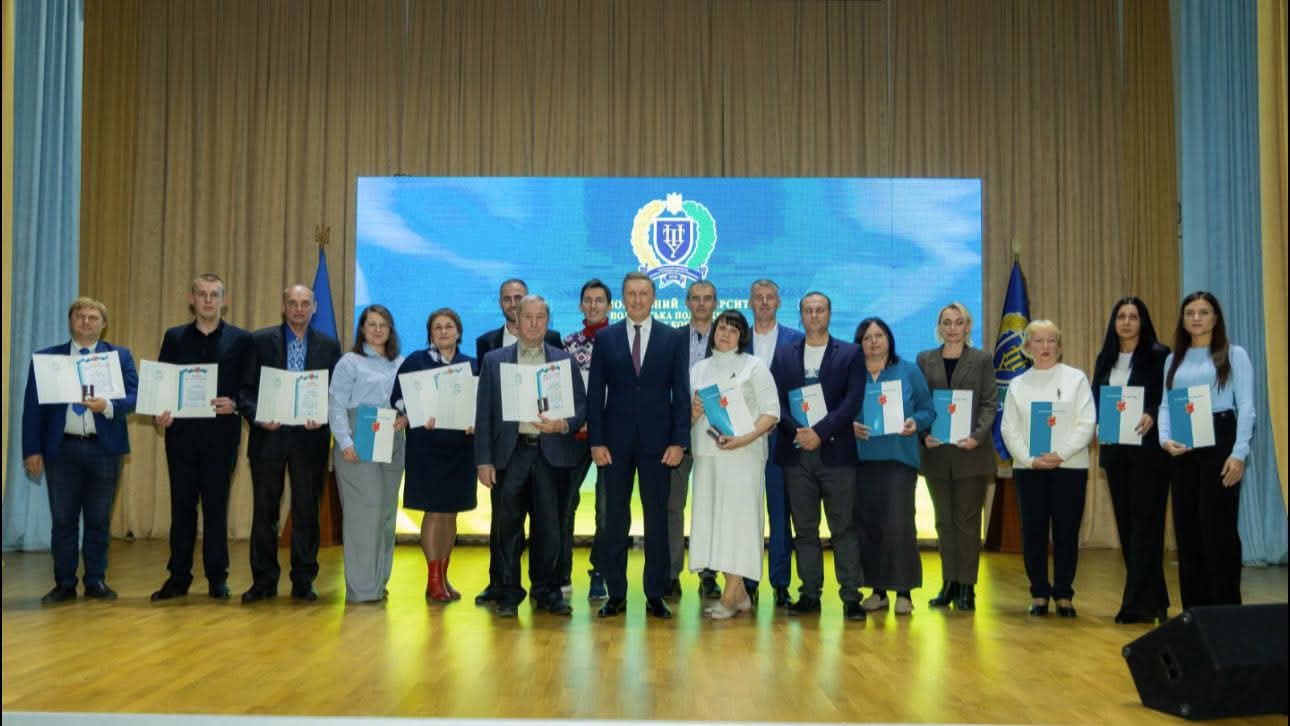 До Дня працівників освіти науковців і співробітників університету відзначили відомчими нагородами міської ради