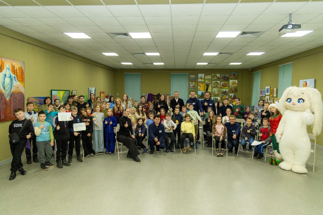 НА ХВИЛІ ДОБРА: НОВОРІЧНЕ СВЯТО ДЛЯ ДІТЕЙ