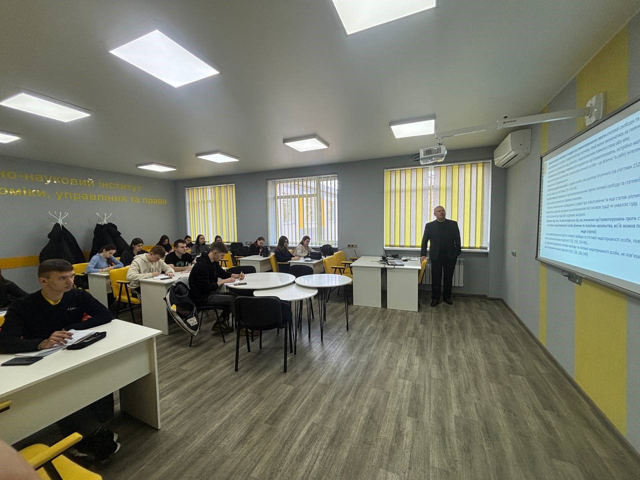 У Полтавській політехніці студенти відвідали лекцію про кримінальні правопорушення проти статевої волі та свободи громадян