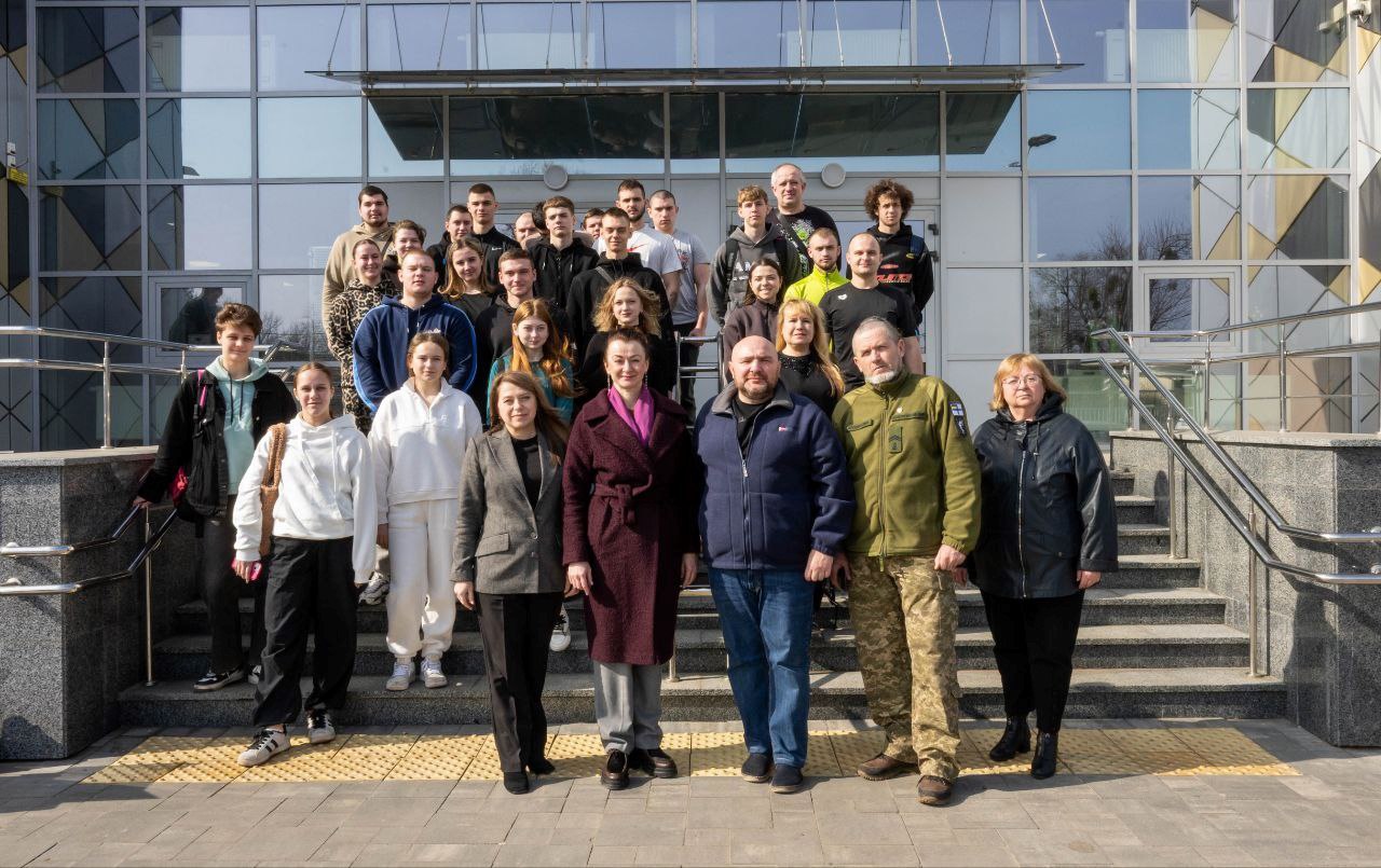 Студенти Полтавської політехніки опанували авторську методику з плавання ветерана війни Ігоря Першина