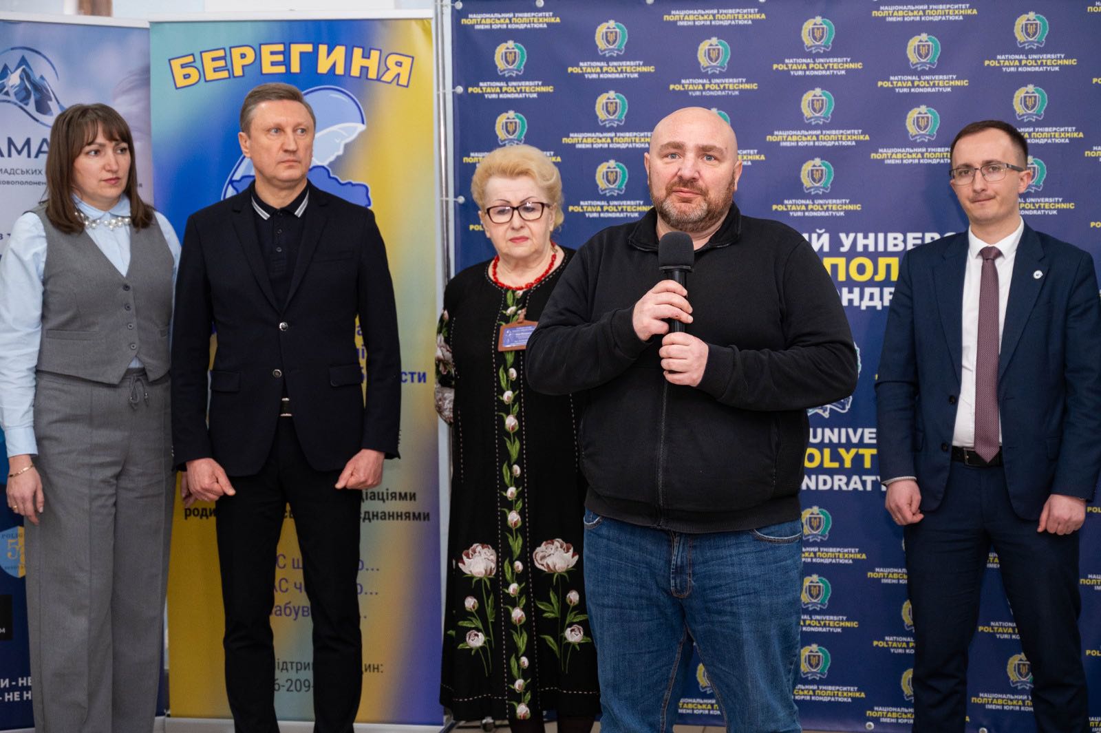 У Полтавській політехніці відкрили виставку світлин полонених та зниклих безвісти 