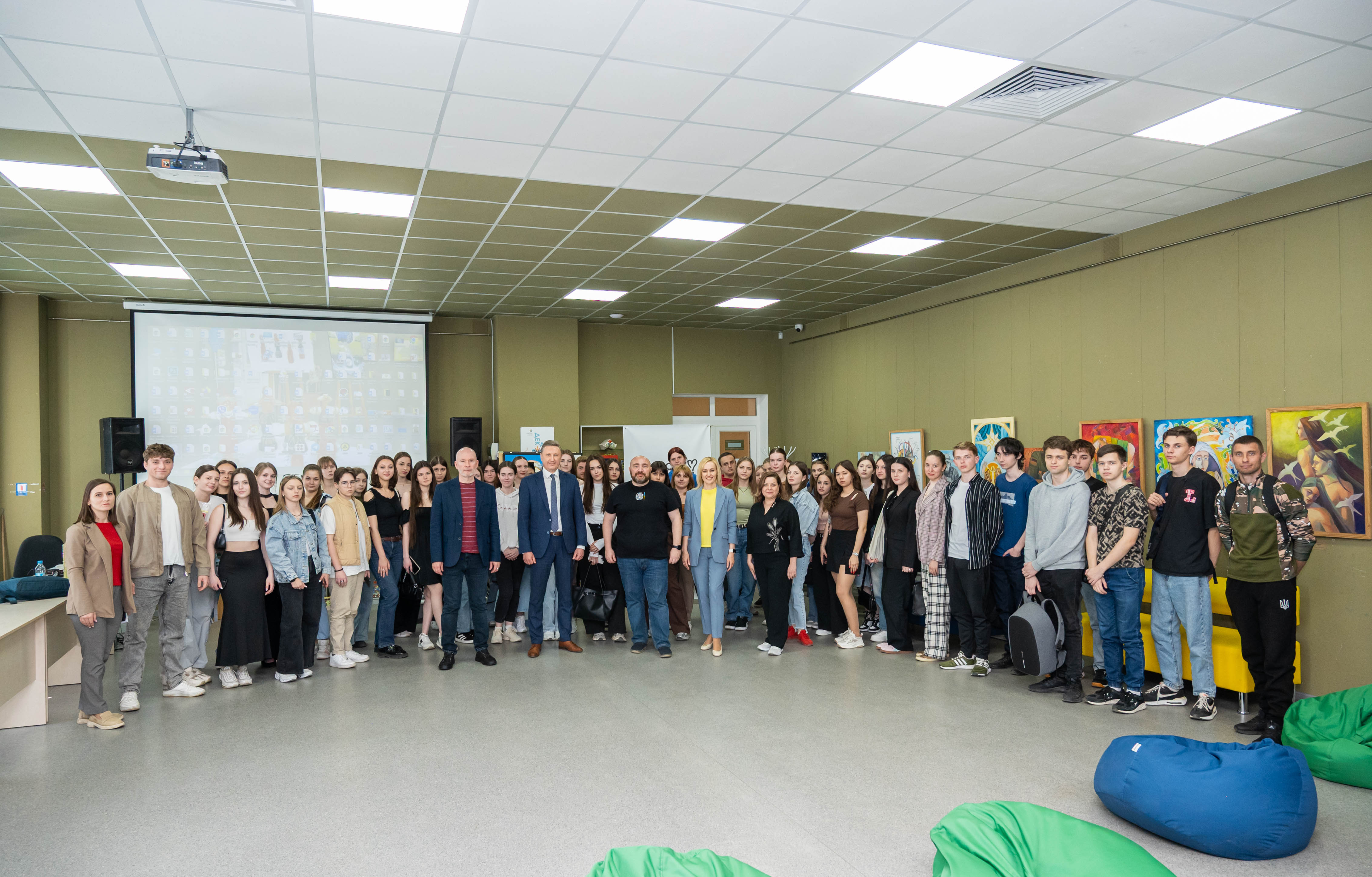 У Полтавській політехніці на лекції Юрія Ірхіна студенти обговорили психологічні аспекти гібридної війни та роль молоді у протидії маніпуляціям