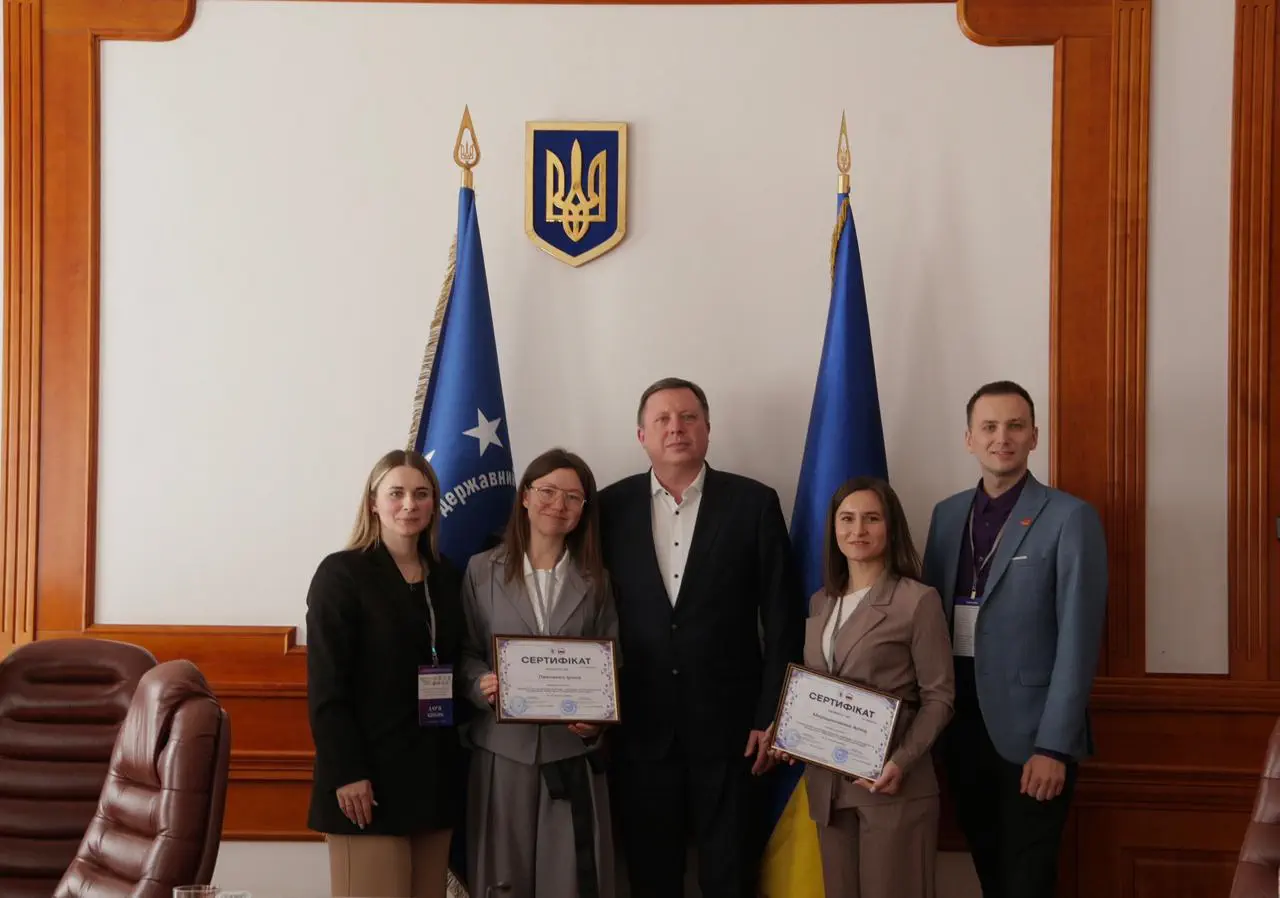 Молоді вчені Полтавської політехніки на всеукраїнському симпозіуму про цифрову науку та ШІ. 