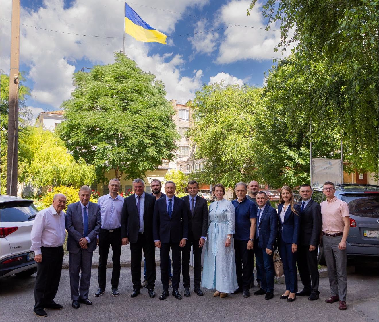 СТРАТЕГІЧНЕ ПАРТНЕРСТВО ЗАРАДИ МАЙБУТНЬОГО УКРАЇНИ!