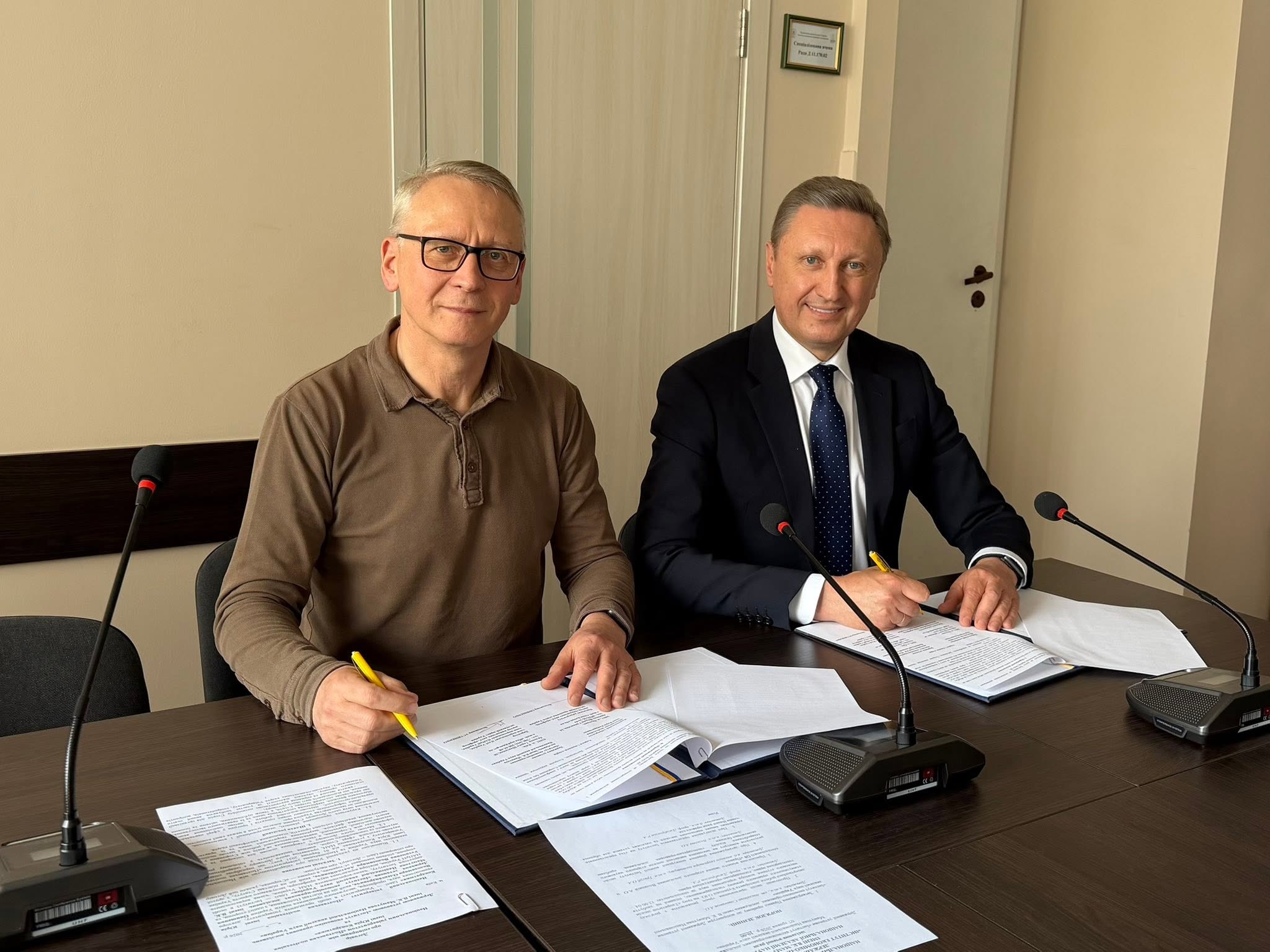 НОВІ НАУКОВІ ГОРИЗОНТИ: ПІДПИСАНО ДОГОВІР ПРО СПІВПРАЦЮ З ІНСТИТУТОМ ЕКОНОМІКО-ПРАВОВИХ ДОСЛІДЖЕНЬ  ІМЕНІ В. К. МАМУТОВА НАН УКРАЇНИ